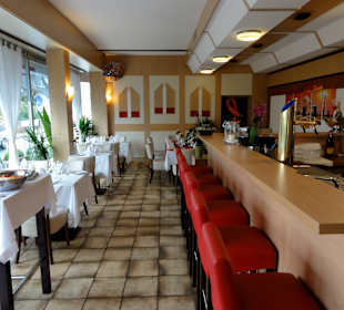 Bar und Gastraum des Taj Mahal