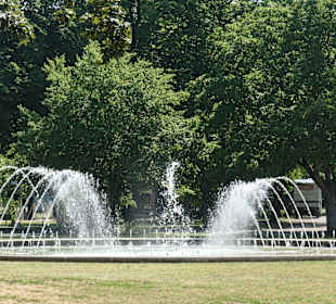 Der beliebte Springbrunnen in den Wehranlagen