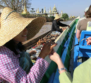 Fliegende Händler verkaufen auch Silberschmuck