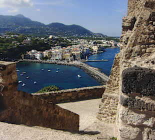 Blick vom Castello auf Ischia Ponte