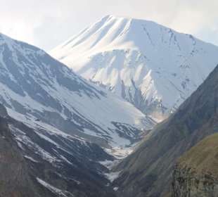 Völkerfreundschaftsdenkmal - Kaukasus