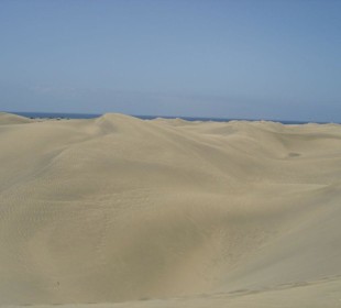 Die grandiosen Dünen - mittags sehr heißer Sand