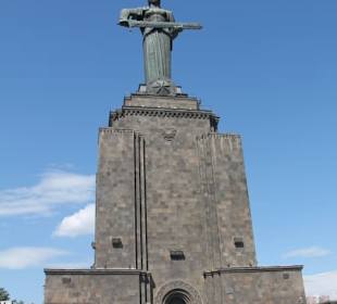 Mutter Armenia - Statue