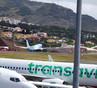 Start einer Maschine am Flughafen Madeira