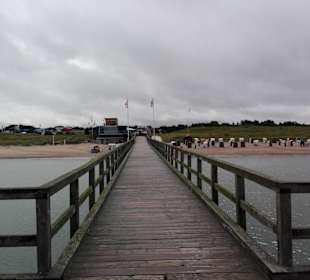 Von der Seebrücke Richtung Strand