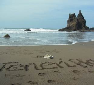 Herrlich einsamer Strand in Benijo