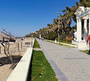 Strandpromenade Side