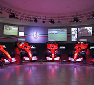 Павильон с болидами