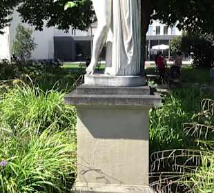 Statuen am Schlossplatz