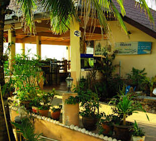 Strandrestaurant an der Straße zur Mole