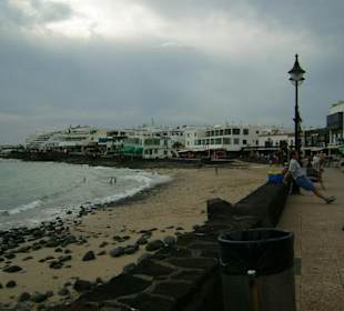 Kleiner Strand an der Promenade
