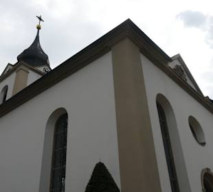 Schlosskirche Heilig-Kreuz neben Schloss / Kurpark