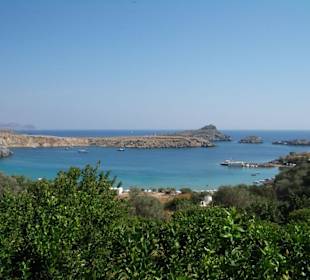 Blick von Lindos auf die Bucht
