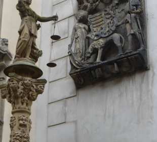 Unterwegs in der Altstadt: hier vor Rathausturm