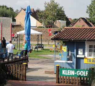 Minigolfplatz, Trampolin an der Promenade