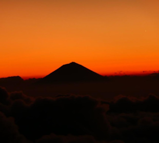 Sonnenuntergang mit Blick auf den Mt. Agung (Bali)