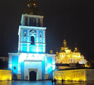 Nachts vor der Michaelskirche