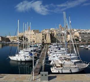 Blick auf den Dockyard Creek und die Stadt Senglea