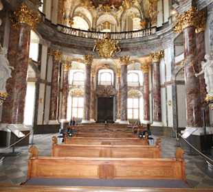Blick in das Kirchenschiff
