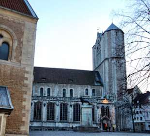 Außenansicht vom Burgplatz