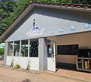 Cafe Wintersport am Wasserfall