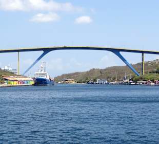 Blick auf die Königin-Juliana-Brücke