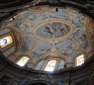 Kopula w Kosciele Karmelitow.