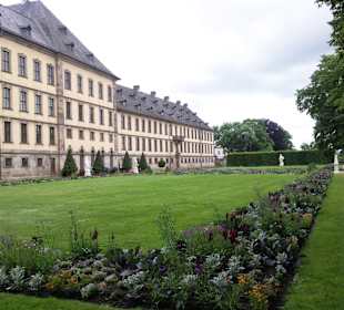 Schloss mit Grünanlage