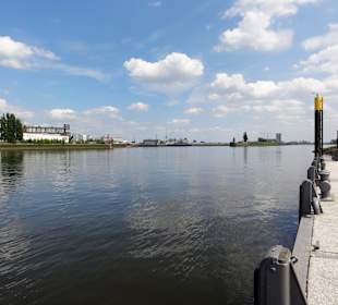 Blick auf die Weser vom Fähranleger