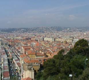 Berühmter Blumenmarkt mit Altstadt von Nizza!