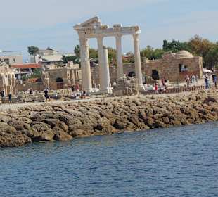 Apollotempel vom Boot aus fotografiert