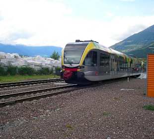 Zu "Marmor & Marillen" mit der Vinschger Bahn