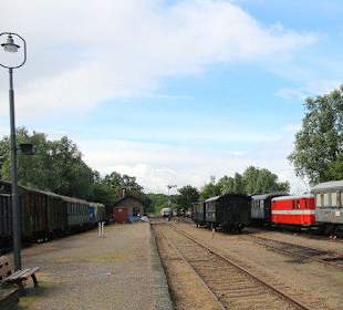 Gleise nach Kiel und Museumswagen