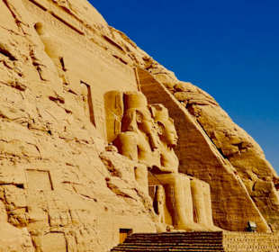 Erster Blick auf den Felsentempel