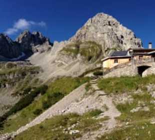 Coburger Hütte mit Drachensee