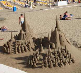 Kunstwerk am Strand