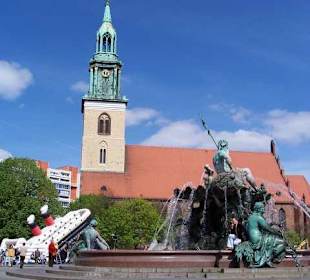 Marienkirche und Neptunbrunnen