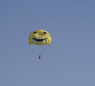 Parasailing am Strand...