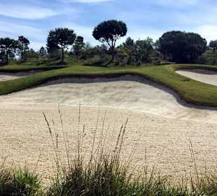 Bahn 9,  vor dem Grün, die Bunker