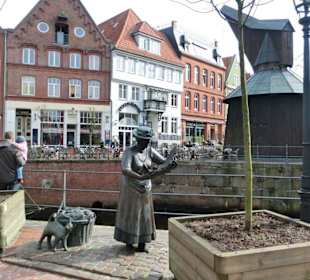 Altstadt Stade - Die Fischfrau am Hansehafen