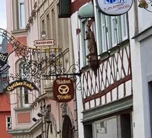 Die Zunftschilder in der Stadt