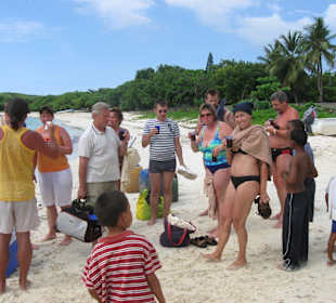 Wieder an Land nach Speedbootfahrt und Schnorcheln