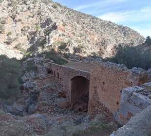 Alte Brücke beim Kloster Katholiko