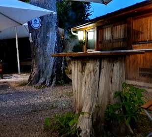 Ausschank im Biergarten