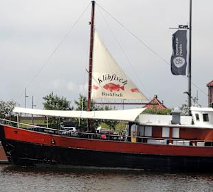 Blick auf den Kutter von der Wasserseite