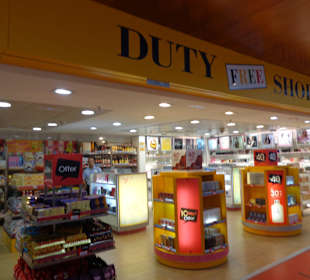 Duty Free Bereich vor dem Check in