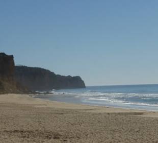 An der Praia do Porto de Mós im März