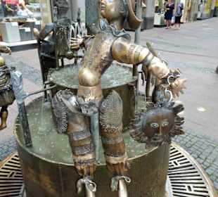 Ansichten vom Puppenbrunnen in Aachen