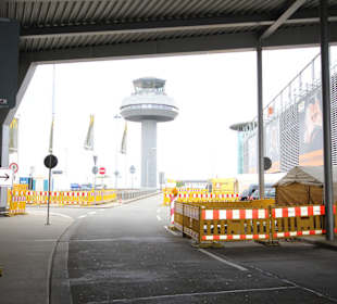 Übergang vom Parkhaus 1 zur Airport Plaza
