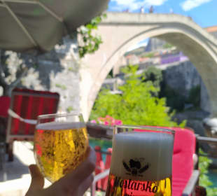 Sarajevsko Bier und Alte Brücke